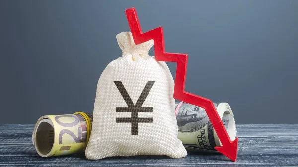 人民币汇率狂贬500点