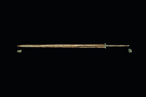 始皇陵出土的青铜剑，秦始皇帝陵博物院藏。（公有领域）
