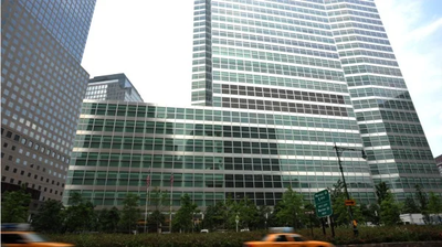 位于纽约曼哈顿下城的证券及投行巨头高盛公司总部大楼（图片来源：STAN HONDA/AFP via Getty Images）